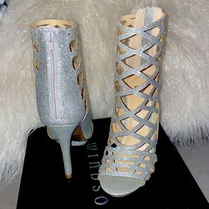 Size 6.5 silver heel from Windsor.